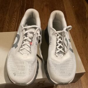 On Cloud Cloudmaster 2 frost athletic shoes ladies 8